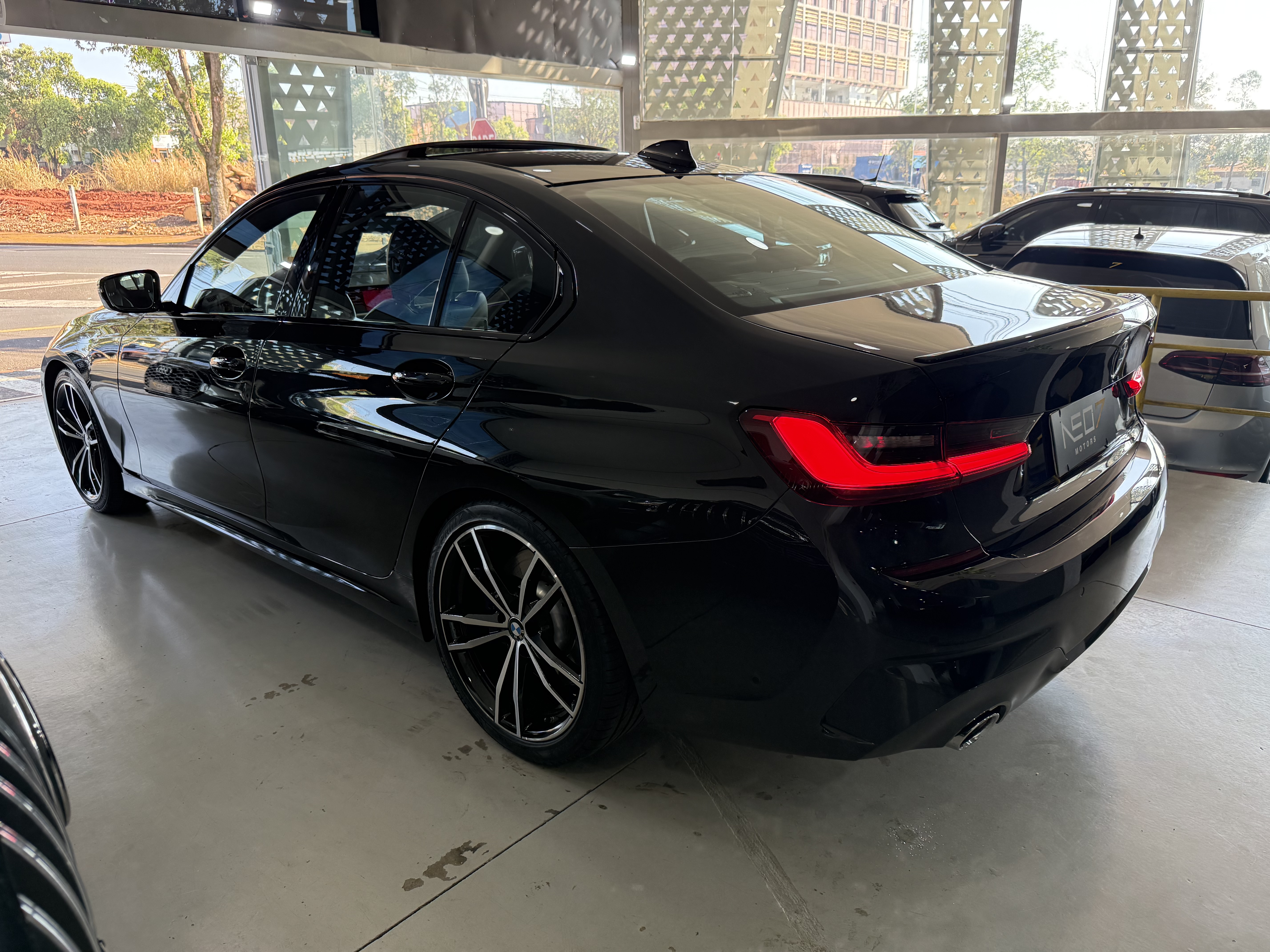 BMW 330i M SPORT