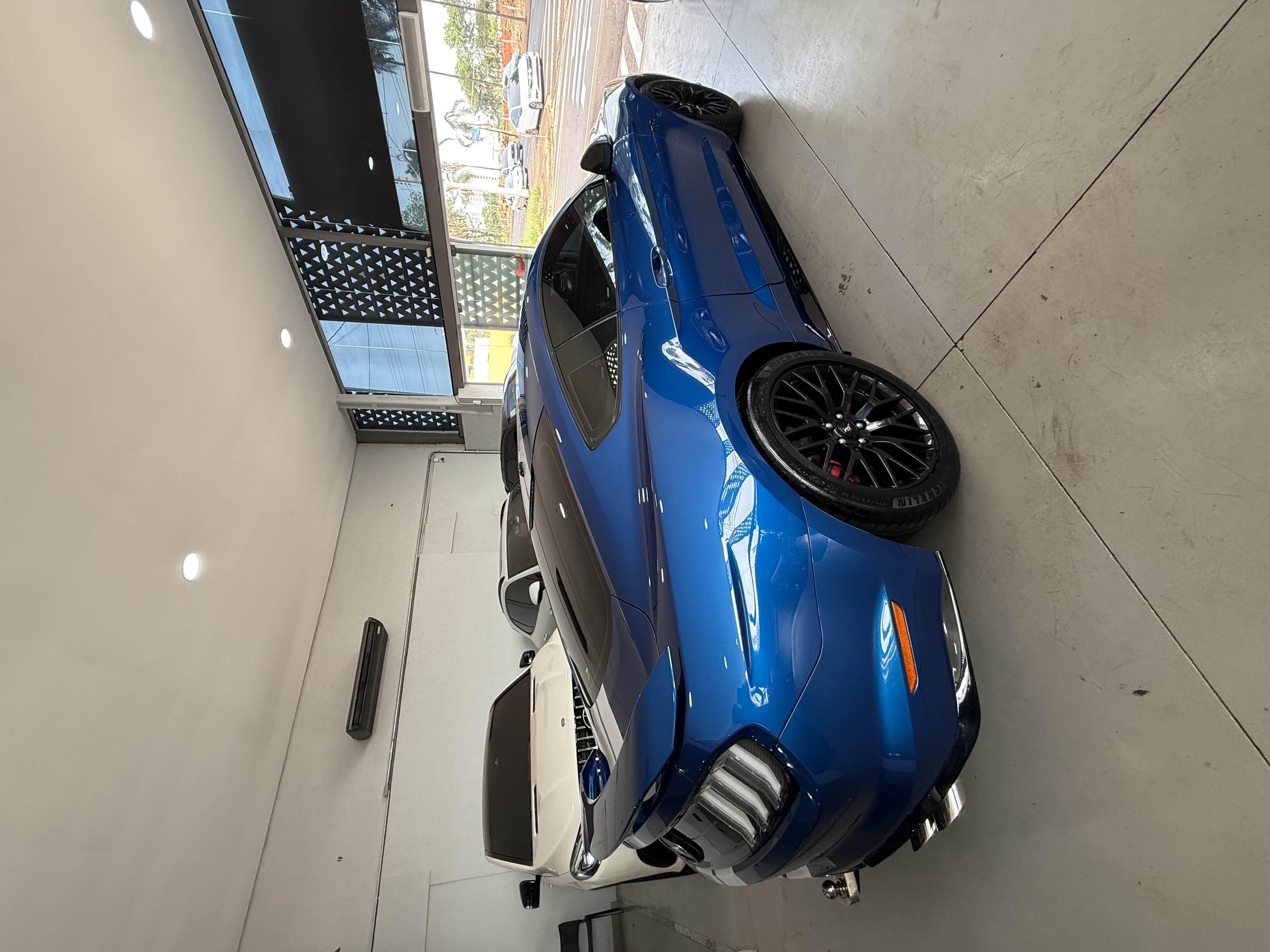 FORD MUSTANG